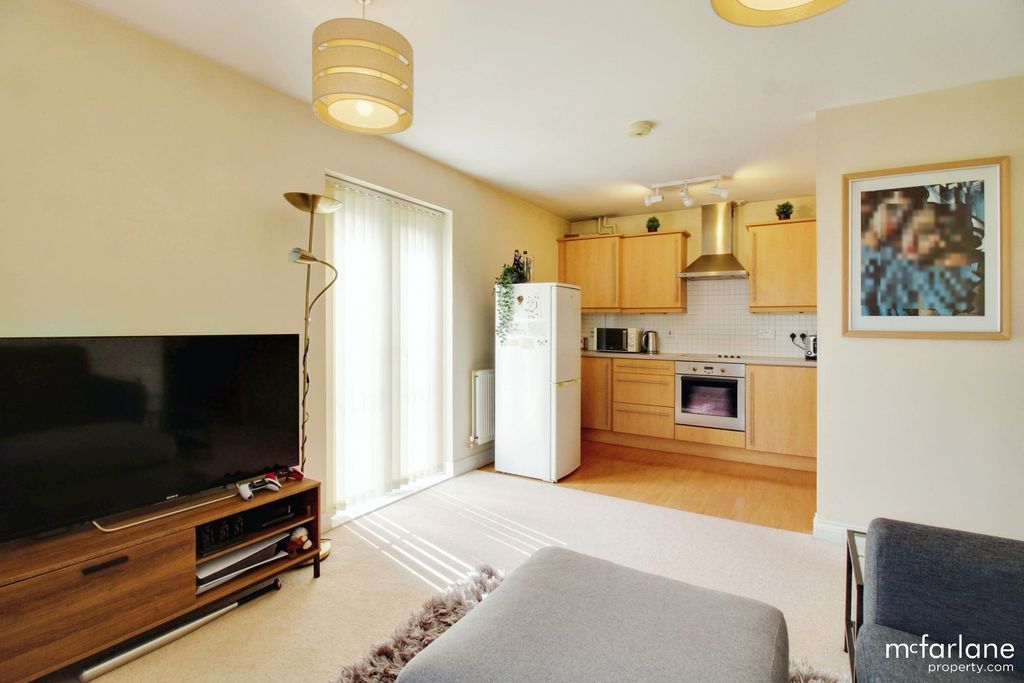 2 bed flat for saleStackpole Crescent, Blunsdon St Andrew SN25 photo 3