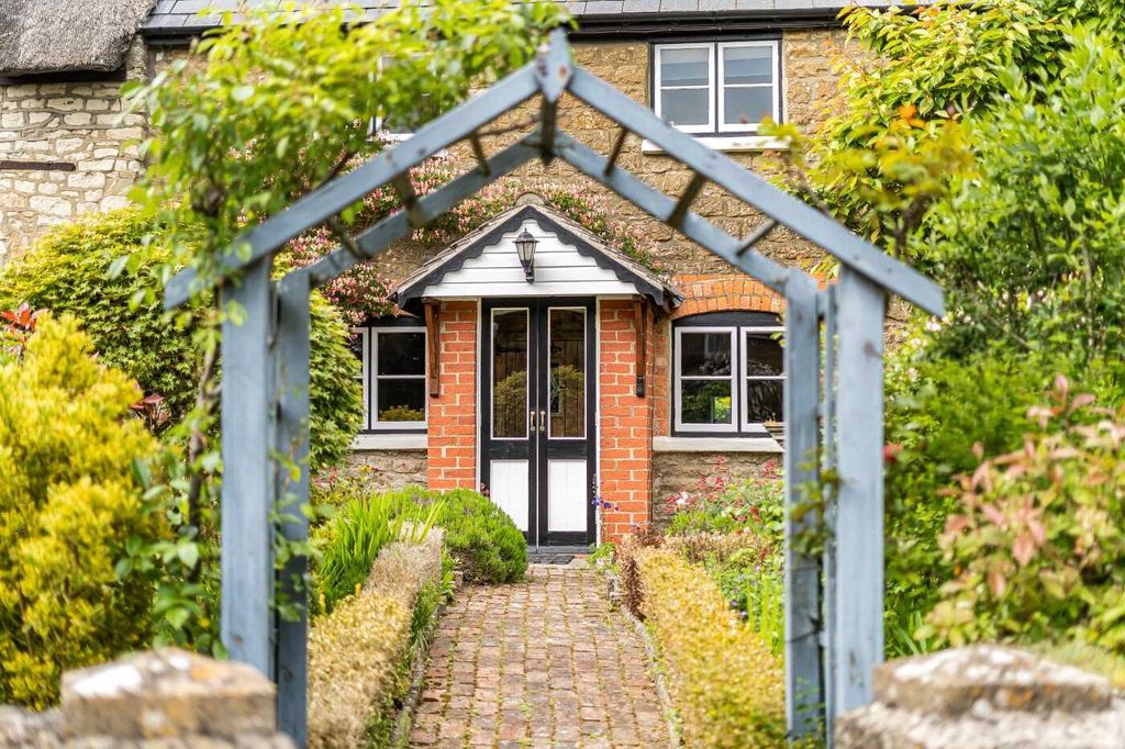Additional image 2 of 3 bed end terrace house for saleChurch Road, Wanborough SN4