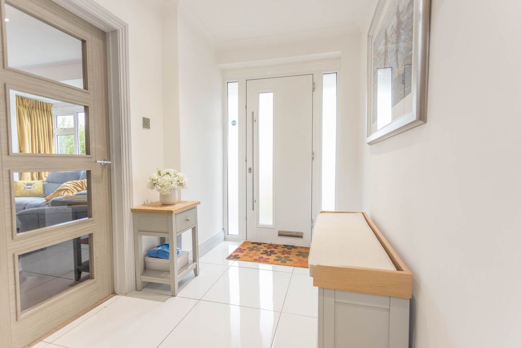 Additional image 4 of 3 bed detached house for saleMansfield Place, Ascot, Berkshire SL5