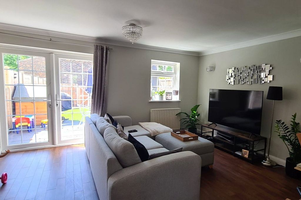 Additional image 3 of 3 bed terraced house for saleElizabeth Close, Bracknell, Berkshire RG12