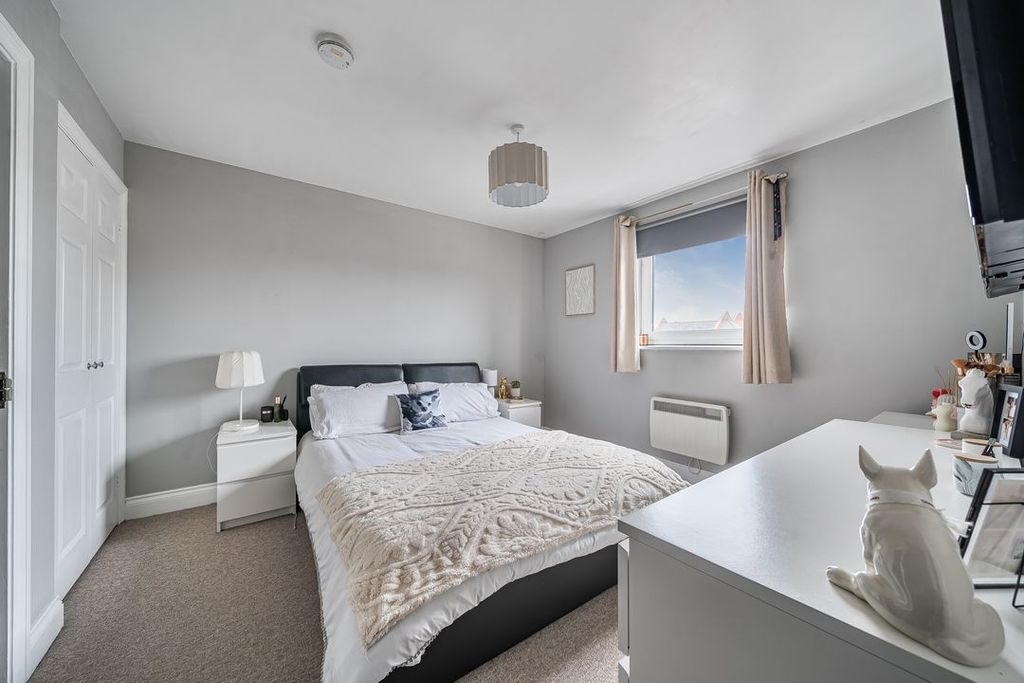 Additional image 9 of 3 bed flat for salePasteur Drive, Old Town, Swindon SN1