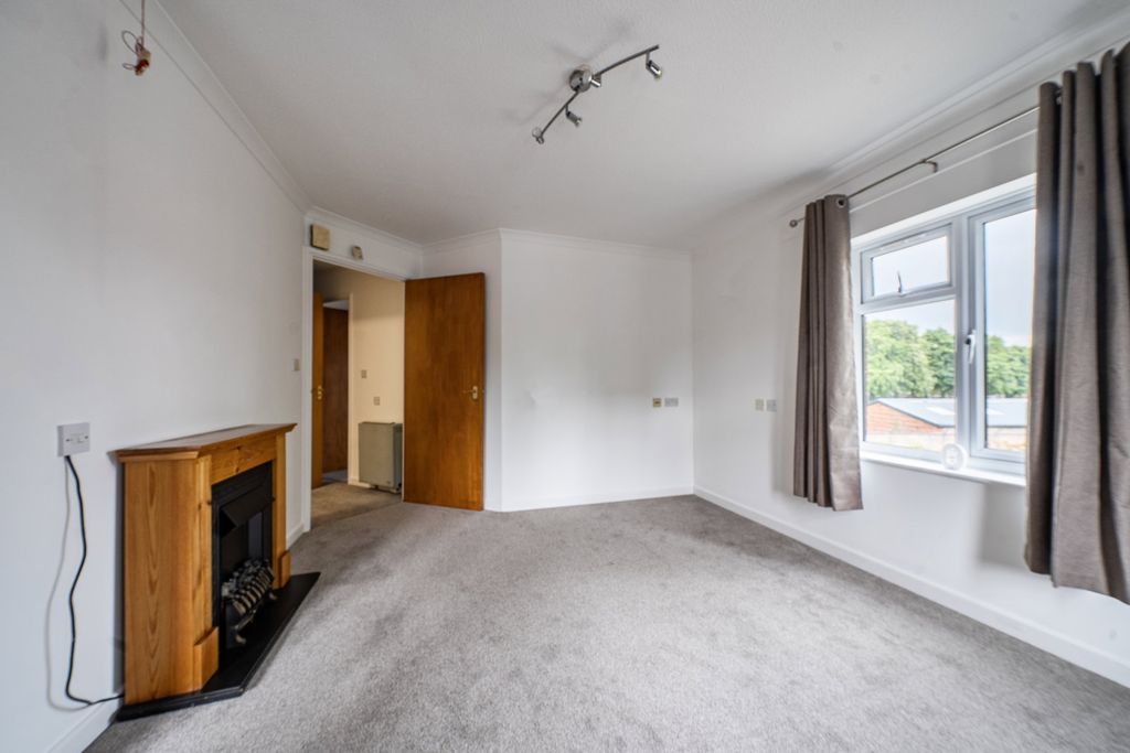1 bed flat for salePolebarn Road, Trowbridge BA14 photo 5
