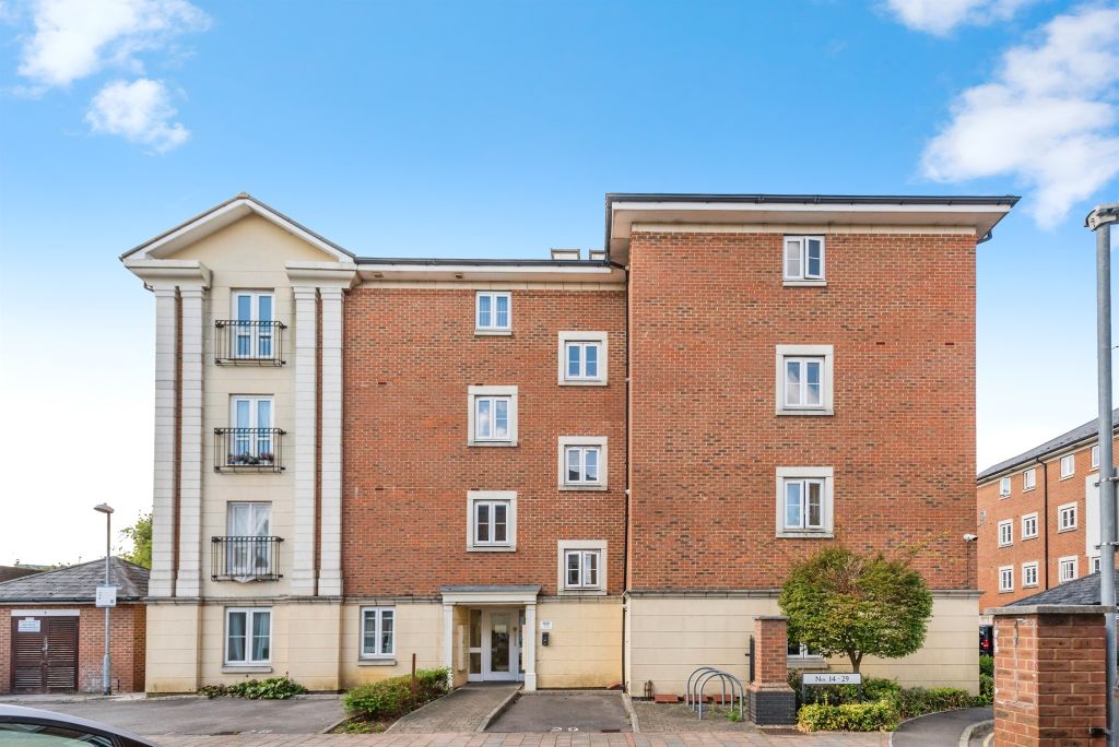 2 bed flat for saleBrunel Crescent, Swindon SN2