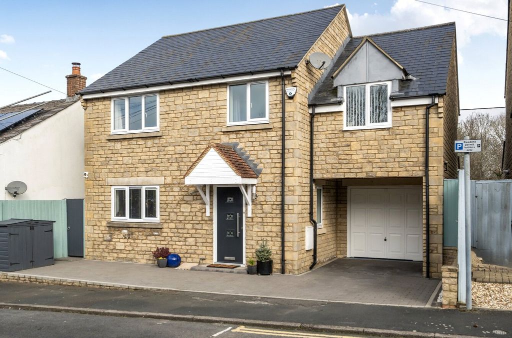 4 bed detached house for saleCoate Lane, Coate, Swindon SN3