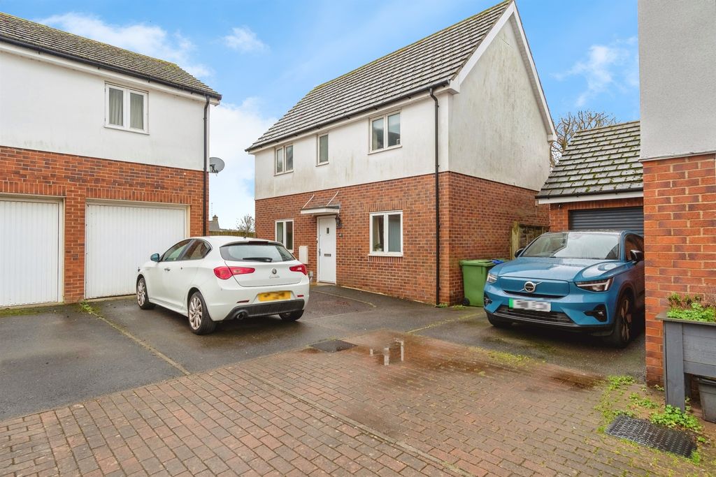 3 bed detached house for saleMarket Mead, Chippenham SN15
