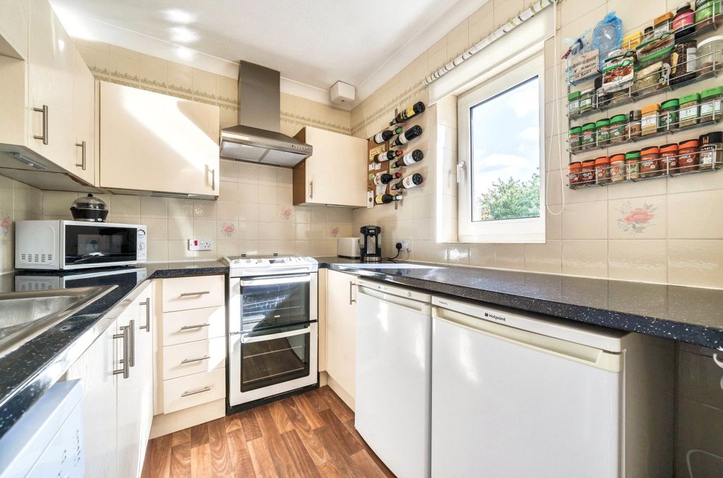 Additional image 9 of 1 bed flat for saleTerrace Road South, Binfield, Bracknell, Berkshire RG42