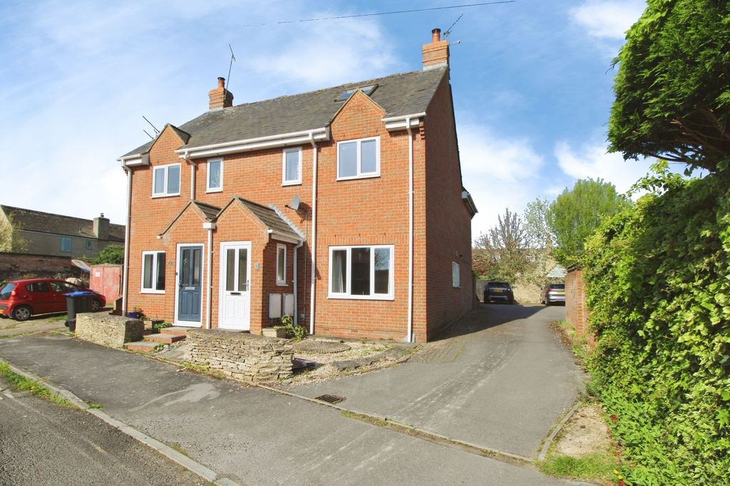 3 bed semi-detached house for saleHorse Fair Lane, Cricklade SN6