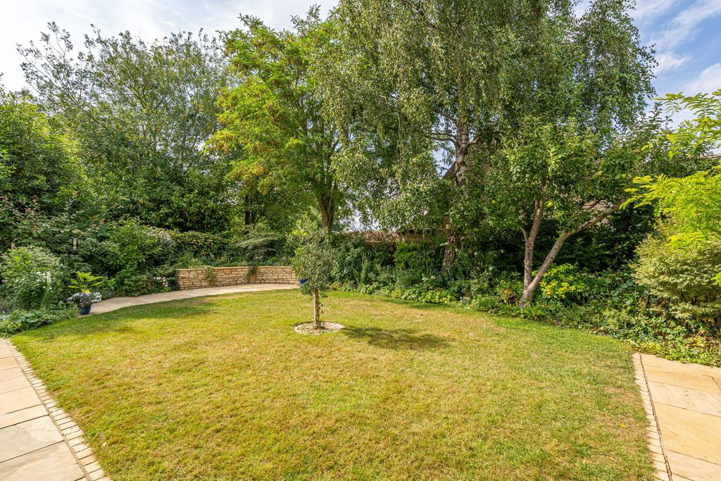 4 bed barn conversion for salePark Street, Charlton SN16 photo 2