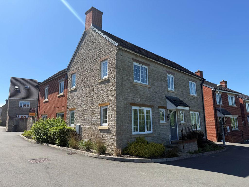 4 bed detached house for saleDew Pond Close, Purton SN5