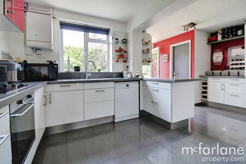 Additional image 2 of 5 bed detached house for saleWindsor Road, Swindon SN3