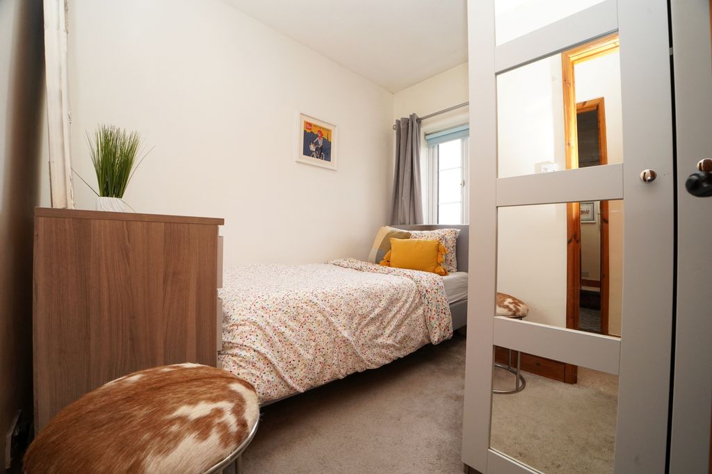 Additional image 12 of 3 bed semi-detached house for saleLechlade Road, Highworth SN6