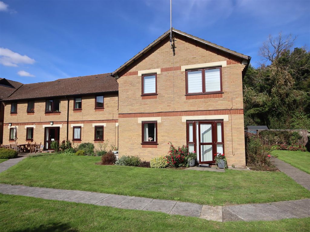 2 bed flat for saleIvyfield Court, Charter Road, Chippenham SN15