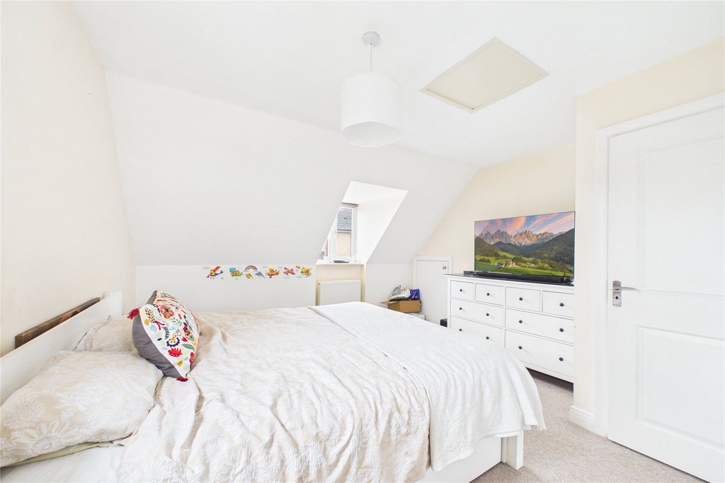 Additional image 6 of 4 bed semi-detached house for saleEagle Way, Bracknell, Berkshire RG12