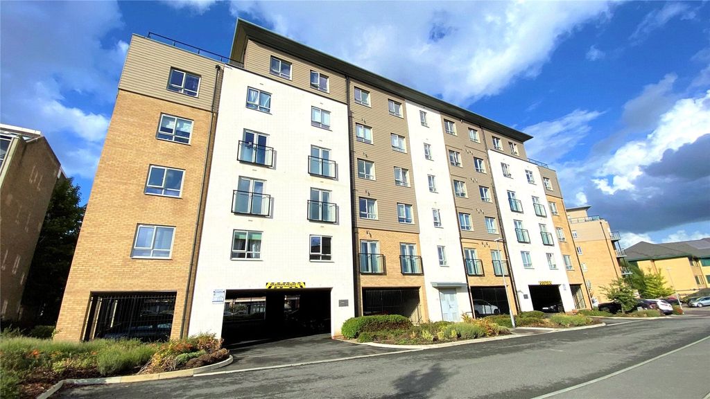 2 bed flat for saleFleming Place, Bracknell, Berkshire RG12
