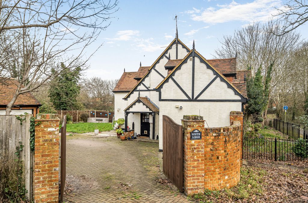 4 bed detached house for saleJigs Lane South, Warfield, Bracknell, Berkshire RG42