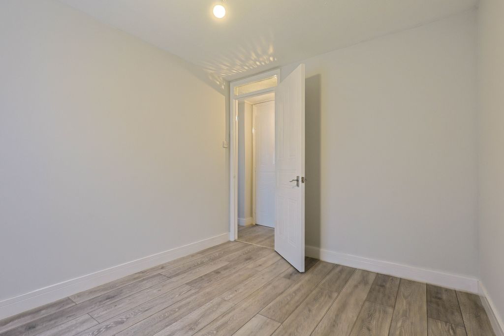 Additional image 8 of 1 bed flat for saleAldworth Close, Bracknell RG12
