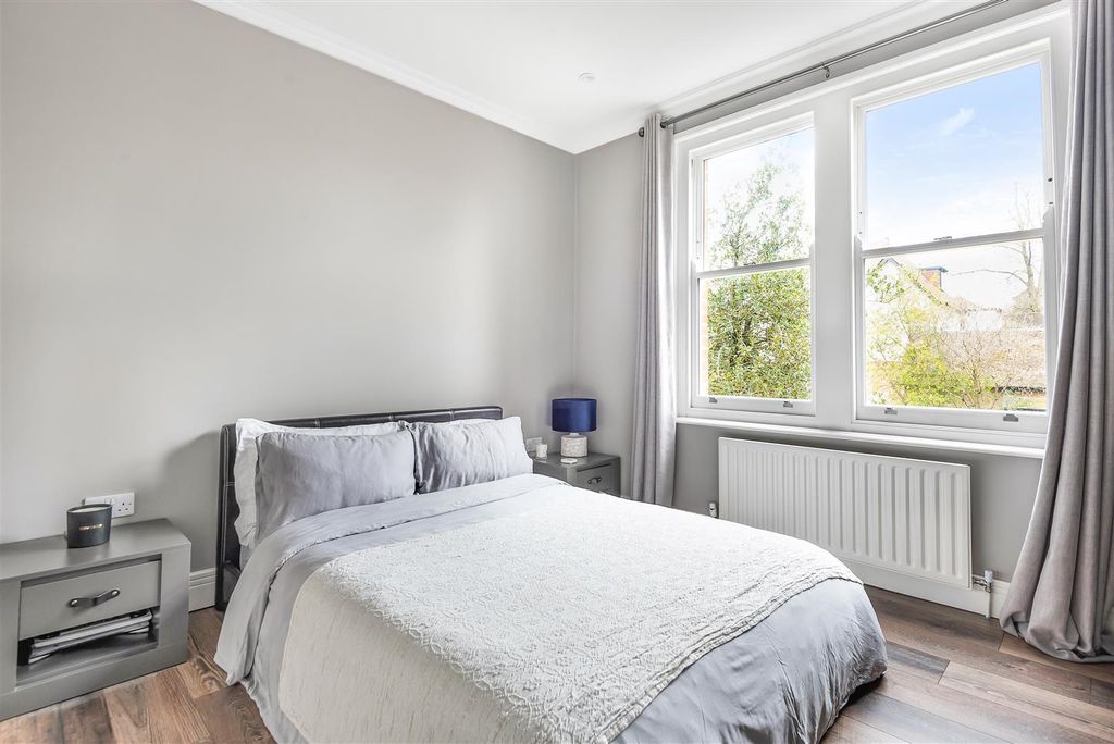 Additional image 8 of 2 bed flat for saleDukes Ride, Crowthorne, Berkshire RG45