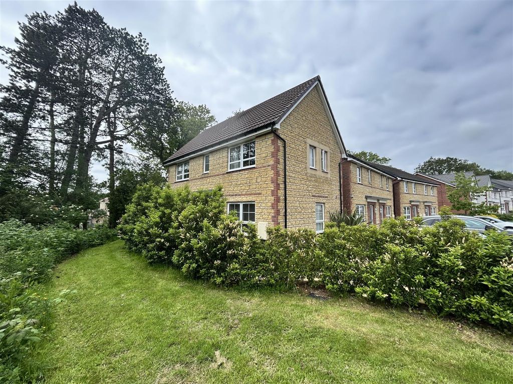 3 bed detached house for saleScott Grove, Chippenham SN15