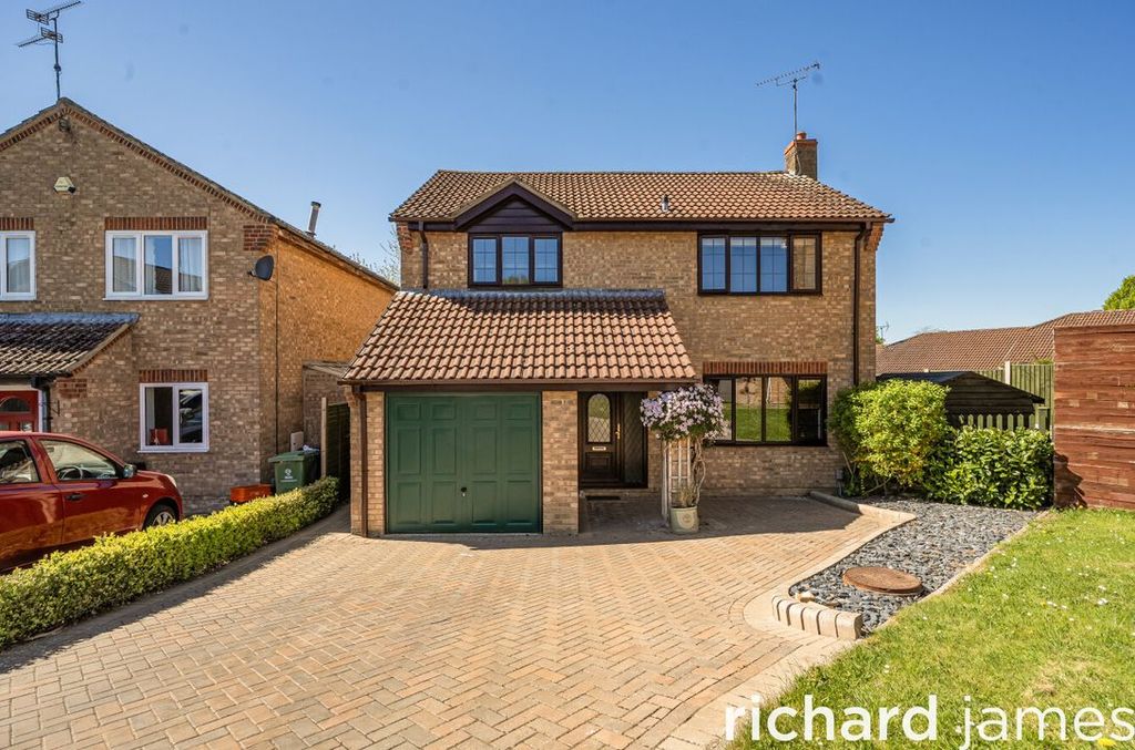 4 bed detached house for saleShropshire Close, Ramleaze, Swindon SN5