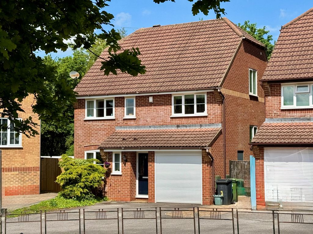 5 bed detached house for saleHungerford Close, The Prinnels, Swindon SN5
