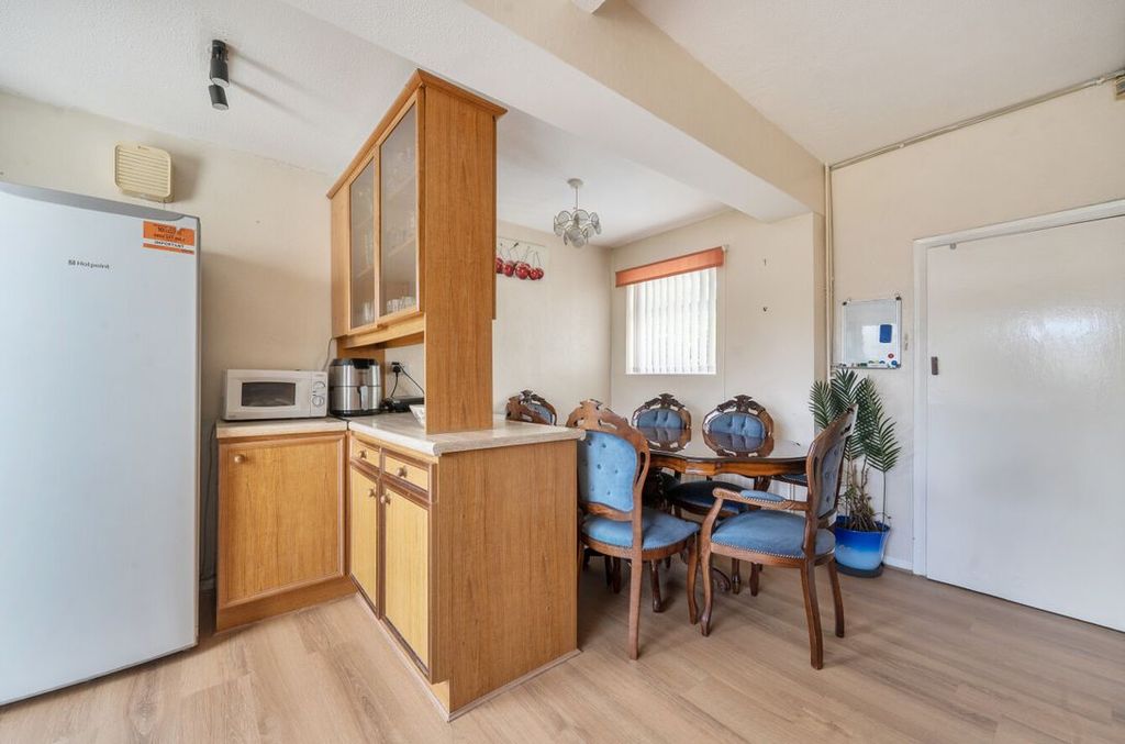 Additional image 3 of 3 bed semi-detached house for saleShrivenham Road, Swindon SN1