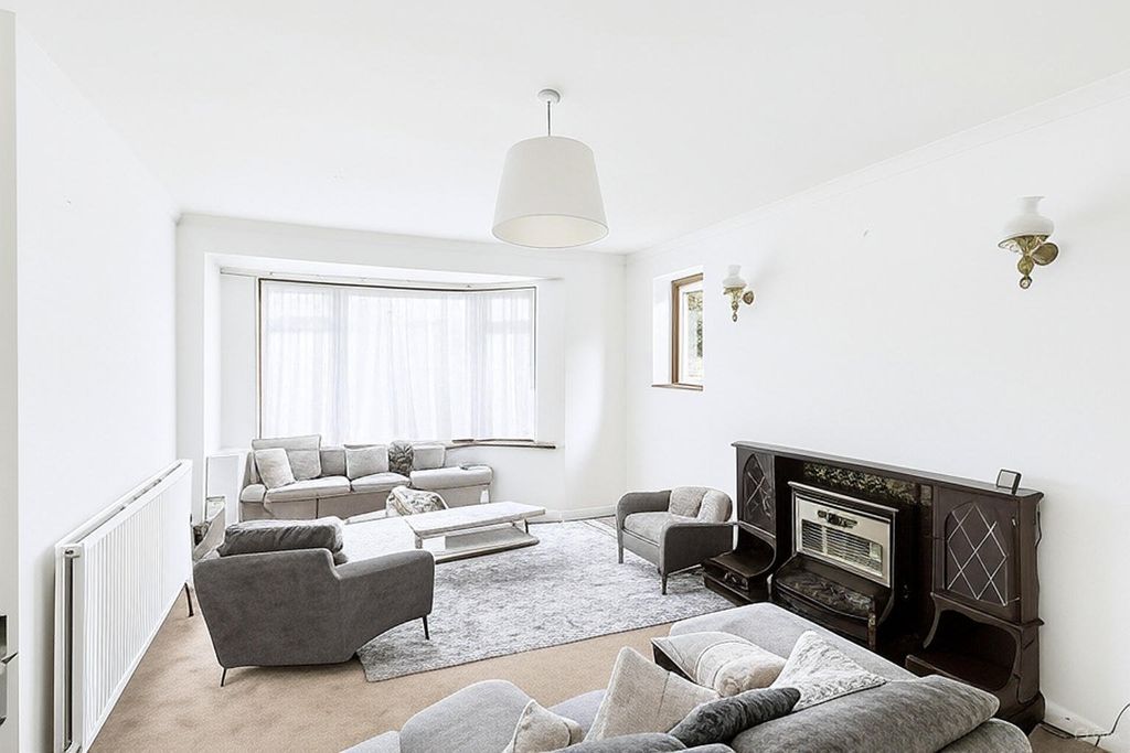 Additional image 2 of 2 bed bungalow for saleStanlea, Crouch Lane, Winkfield, Berkshire SL4