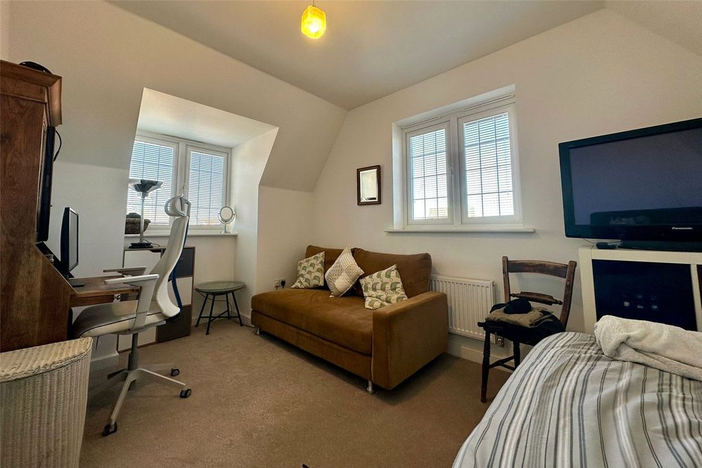 Additional image 8 of 4 bed detached house for saleSt. Georges Park, Binfield, Bracknell, Berkshire RG42