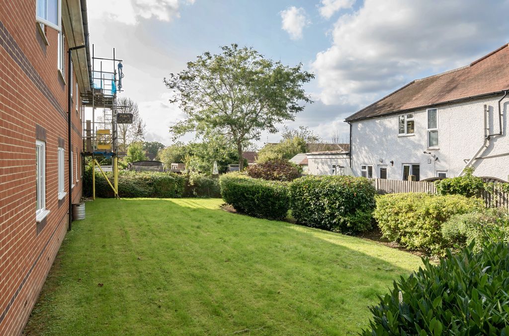 Additional image 11 of 2 bed flat for saleRoebuck Estate, Binfield, Bracknell, Berkshire RG42