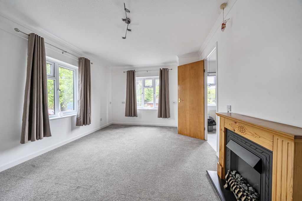 1 bed flat for salePolebarn Road, Trowbridge BA14 photo 3