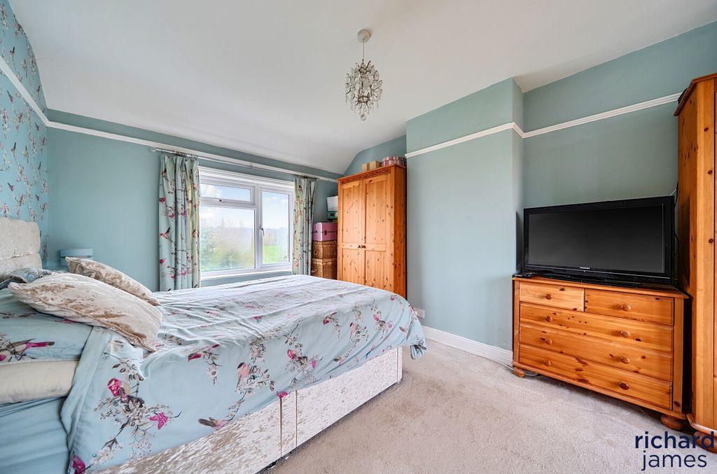 Additional image 6 of 3 bed semi-detached house for saleMarlborough Road, Swindon SN3