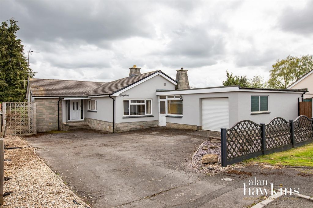 3 bed detached bungalow for saleChestnut Springs, Lydiard Millicent, Swindon SN5