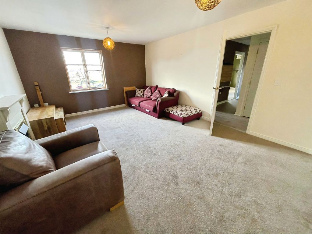 2 bed flat for saleDorney Road, Swindon SN25 photo 3