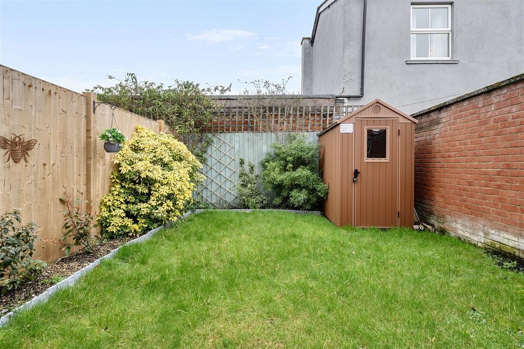 2 bed terraced house for saleWestminster Close, Devizes SN10 photo 2