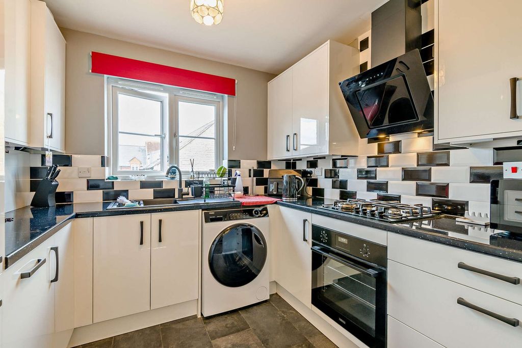 Additional image 10 of 2 bed flat for saleErmin Mews, Swindon SN3