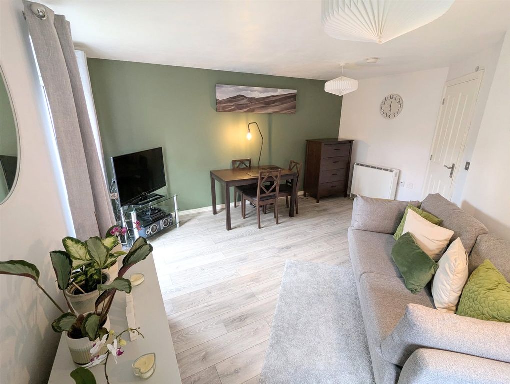 2 bed flat for saleSomerville Rise, Bracknell, Berkshire RG12 photo 3