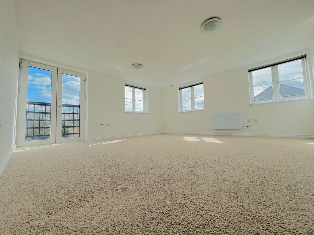 2 bed flat for salePadstow Road, Swindon SN2 photo 4