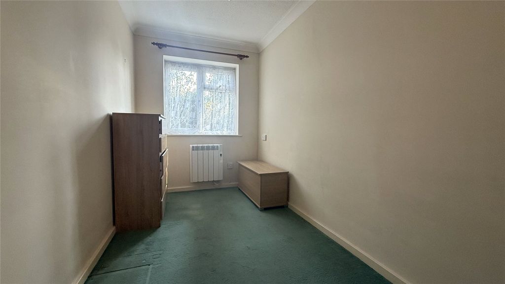 Additional image 5 of 2 bed flat for saleHuntsgreen Court, Bracknell, Berkshire RG12