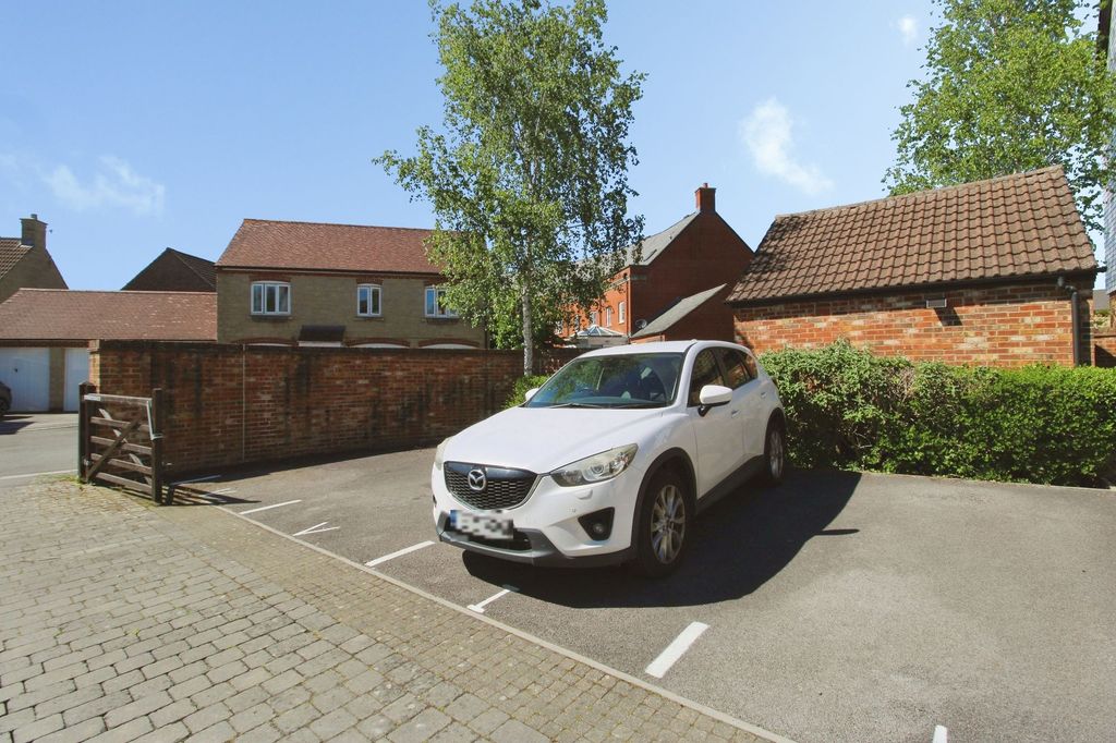 Additional image 11 of 2 bed flat for saleMaybold Crescent, Swindon SN25