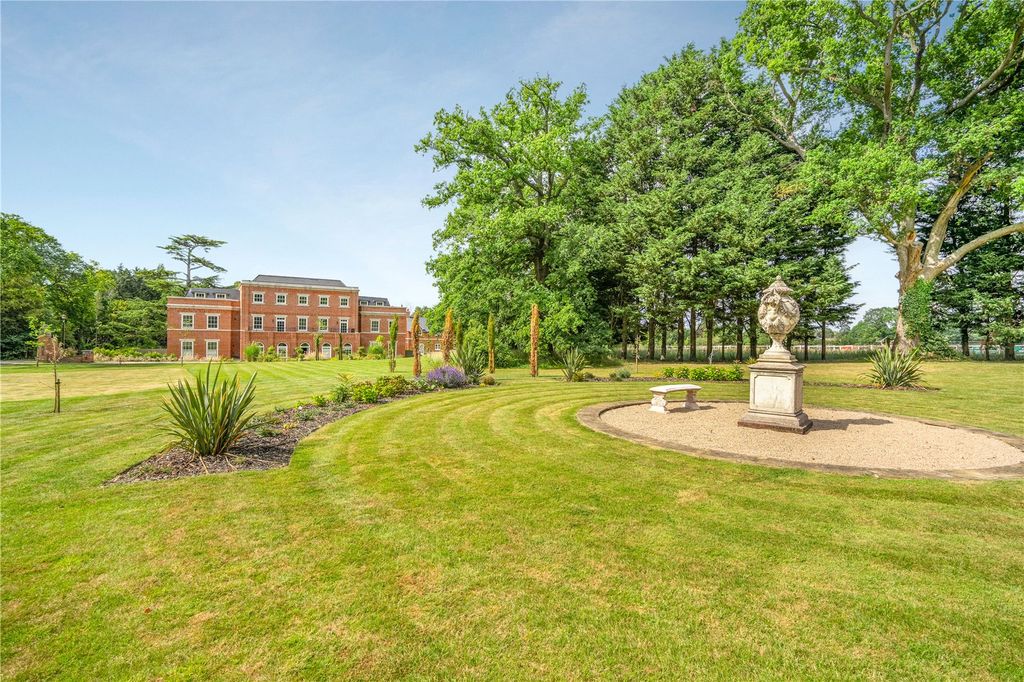 Additional image 20 of 2 bed flat for saleWinkfield Park, Winkfield Row, Berkshire RG42