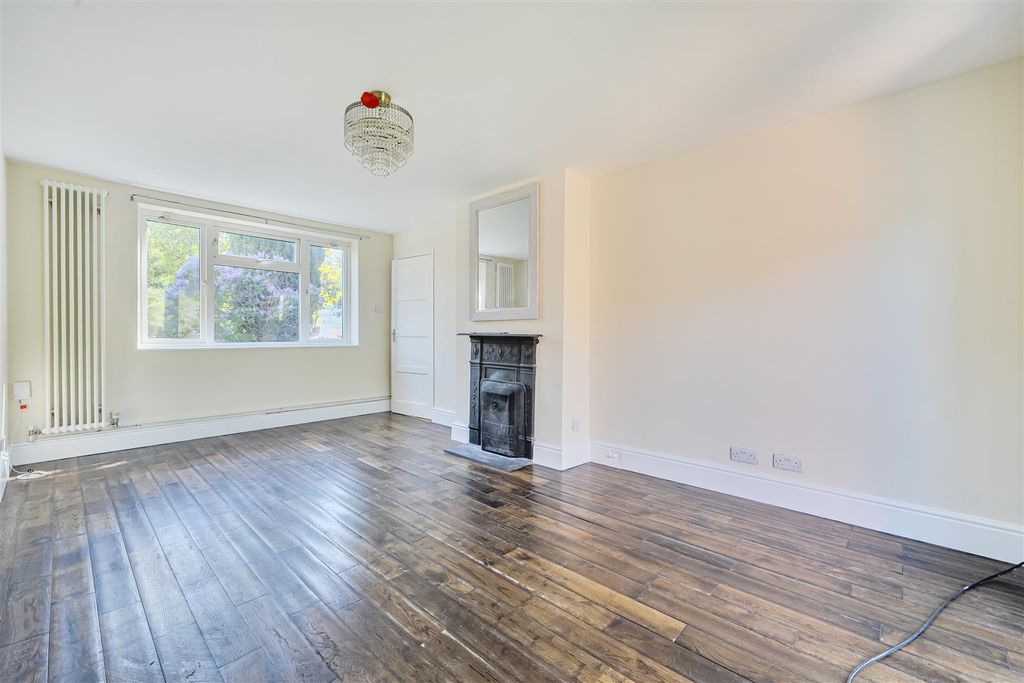 Additional image 2 of 3 bed semi-detached house for saleCricket Field Grove, Crowthorne, Berkshire RG45
