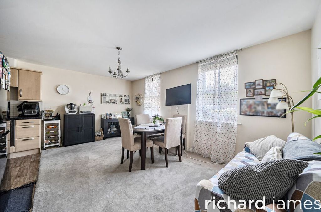 Additional image 5 of 2 bed flat for saleKimmeridge Court, Ripley Road, Old Town SN1