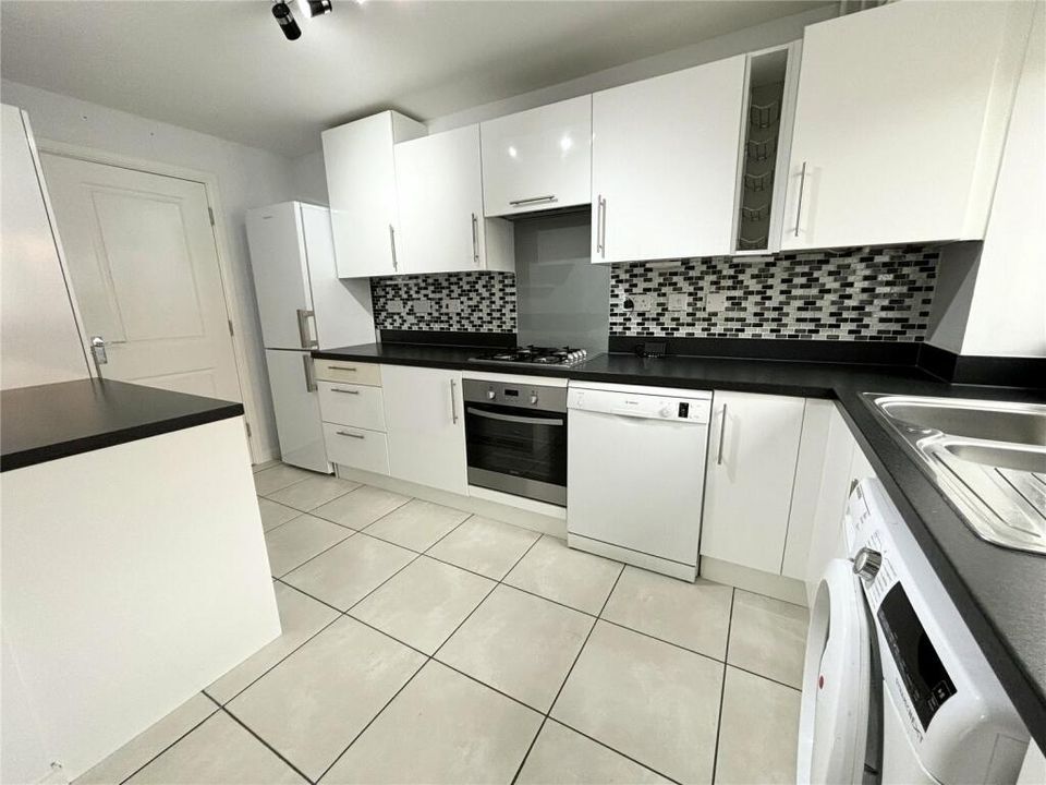 Additional image 2 of 3 bed semi-detached house for saleCulverhouse Road, Swindon SN1