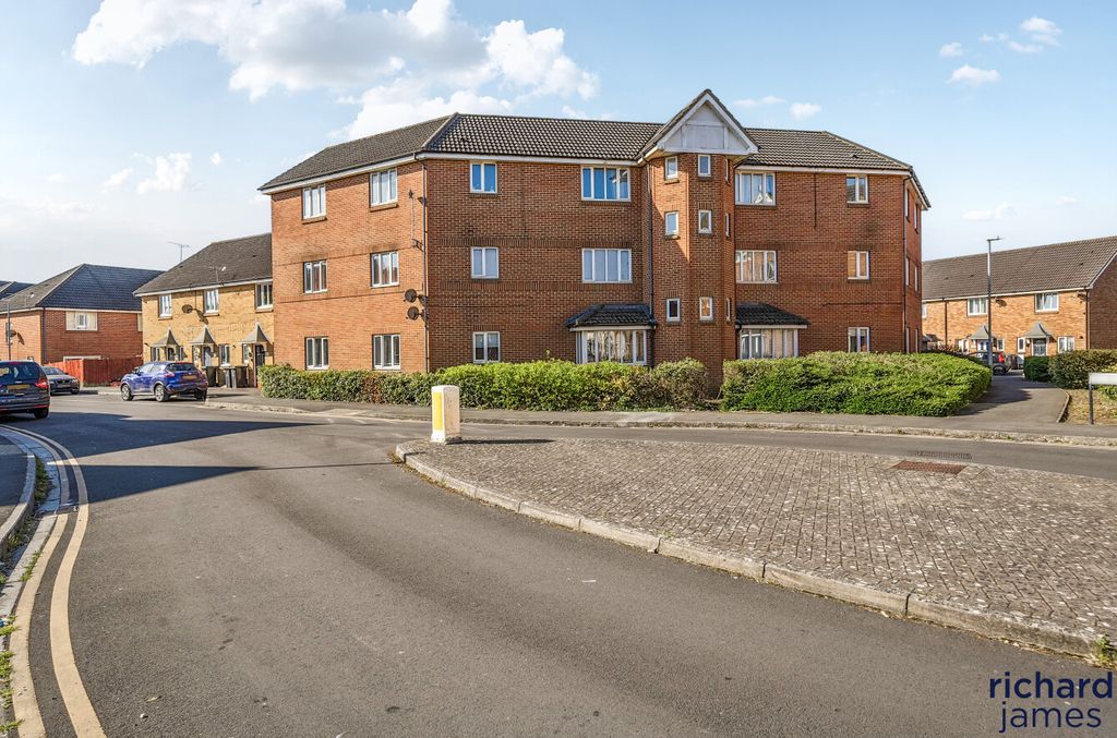 2 bed flat for saleWoodhouse Road, Walcot, Swindon SN3