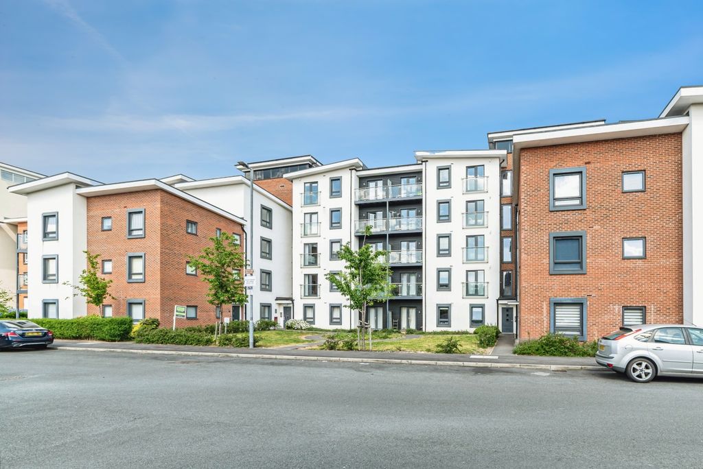 Additional image 16 of 2 bed flat for saleWebster Close, Bracknell, Berkshire RG12
