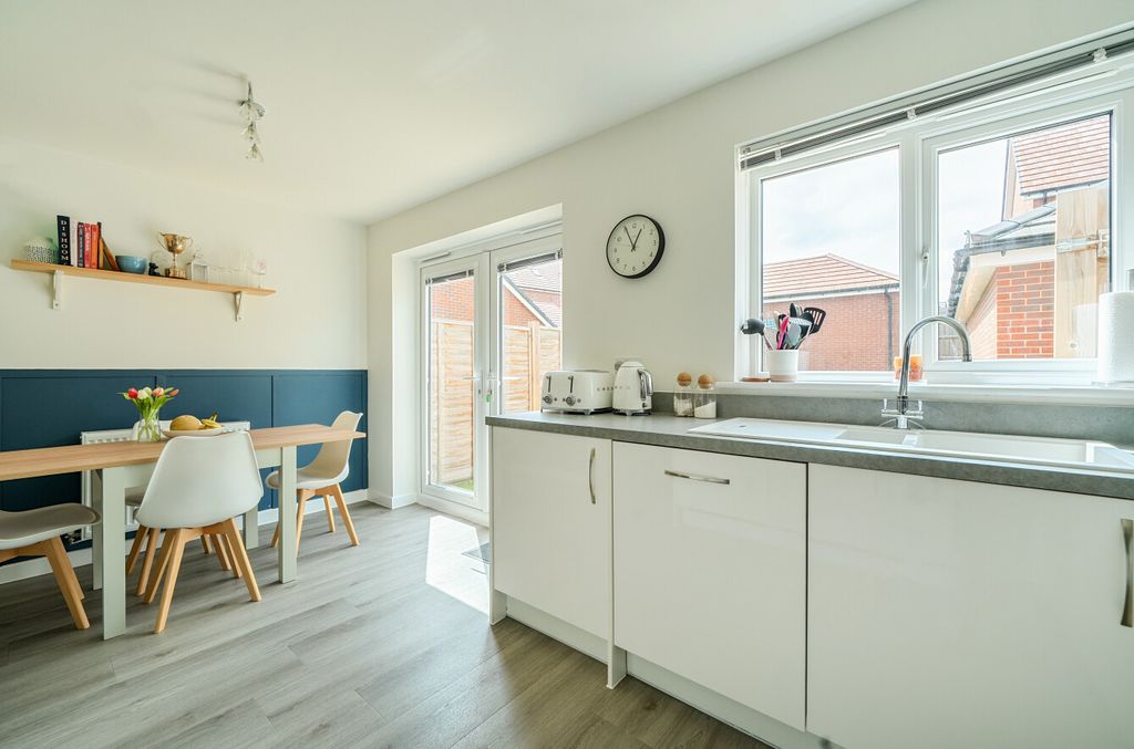 Additional image 22 of 3 bed semi-detached house for saleSonning Place, Binfield, Bracknell, Berkshire RG42