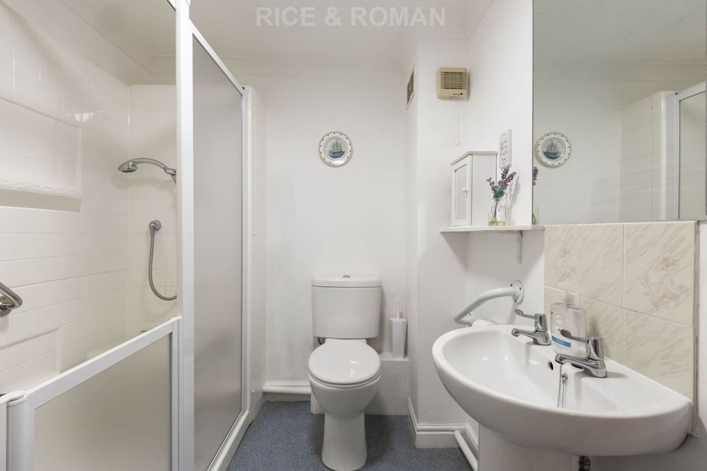 Additional image 8 of 2 bed flat for saleSt Christopher`S Gardens, Ascot SL5