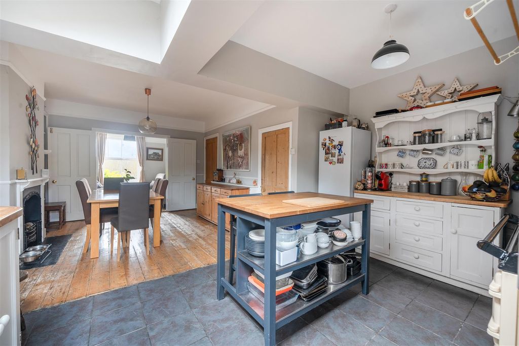 Additional image 8 of 3 bed terraced house for saleCambridge Road, Crowthorne, Berkshire RG45
