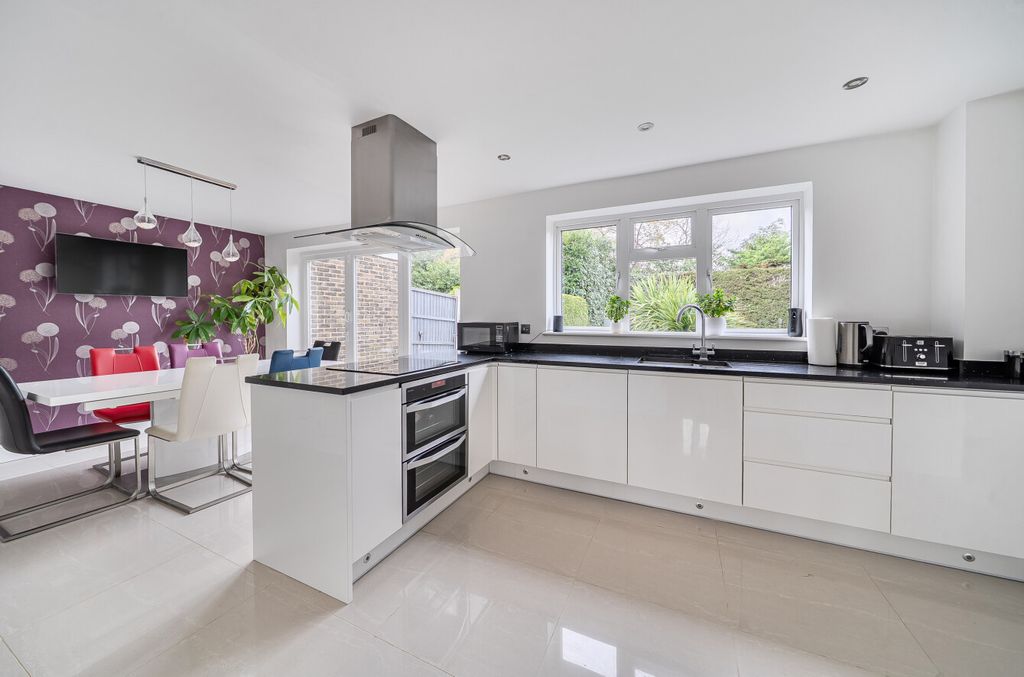 Additional image 4 of 3 bed semi-detached house for saleRossett Close, Bracknell, Berkshire RG12