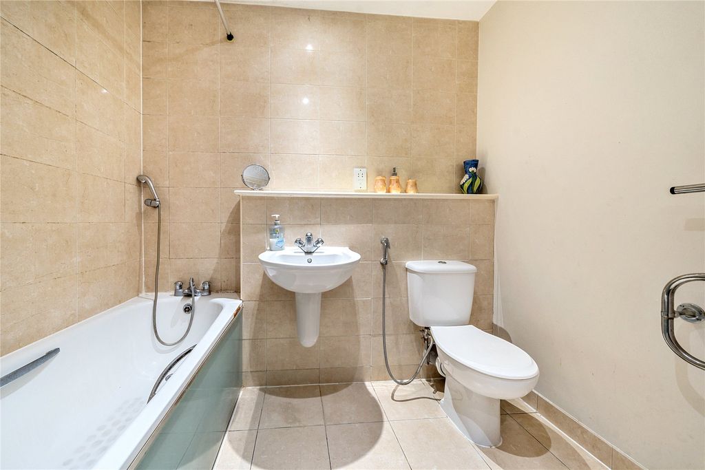 Additional image 10 of 2 bed flat for saleCamberley, Surrey GU15