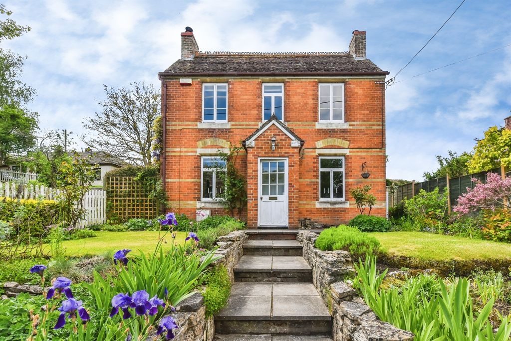 3 bed cottage for saleBrook Street, Warminster BA12